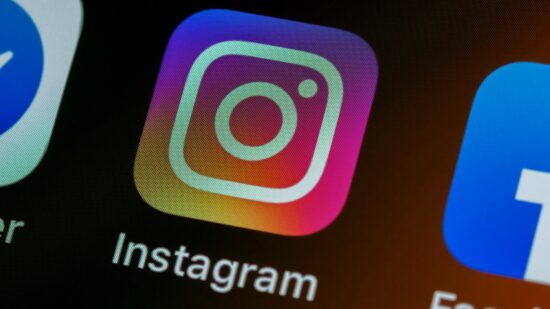 iphone, ios, home screen, close up, pixels, retina, smartphone, icon, instagram